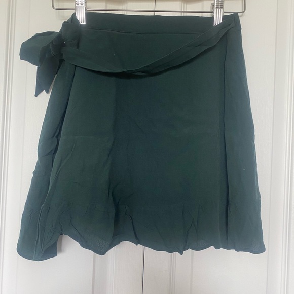 Sunday Best wrap-around skirt. Size small. - Picture 2 of 3